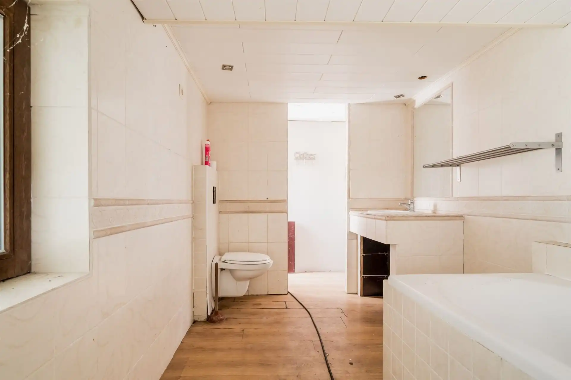 Totaalrenovatie halfopen bebouwing op toplokatie! foto 11