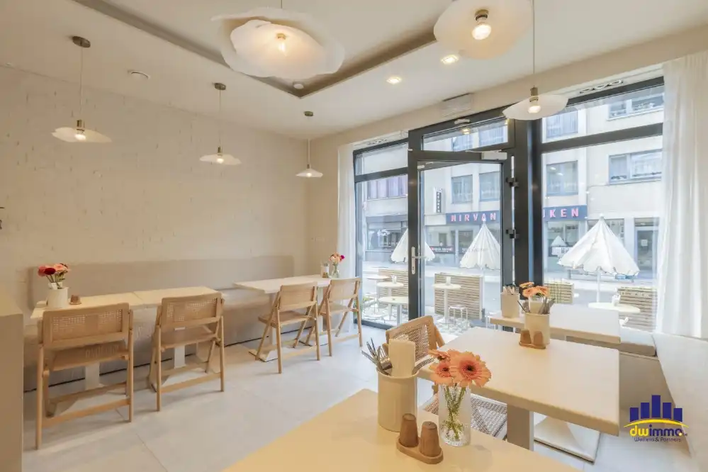 Hippe lunchplek met zonnig terras, volledig uitgerust handelspand te koop in Gent foto 2