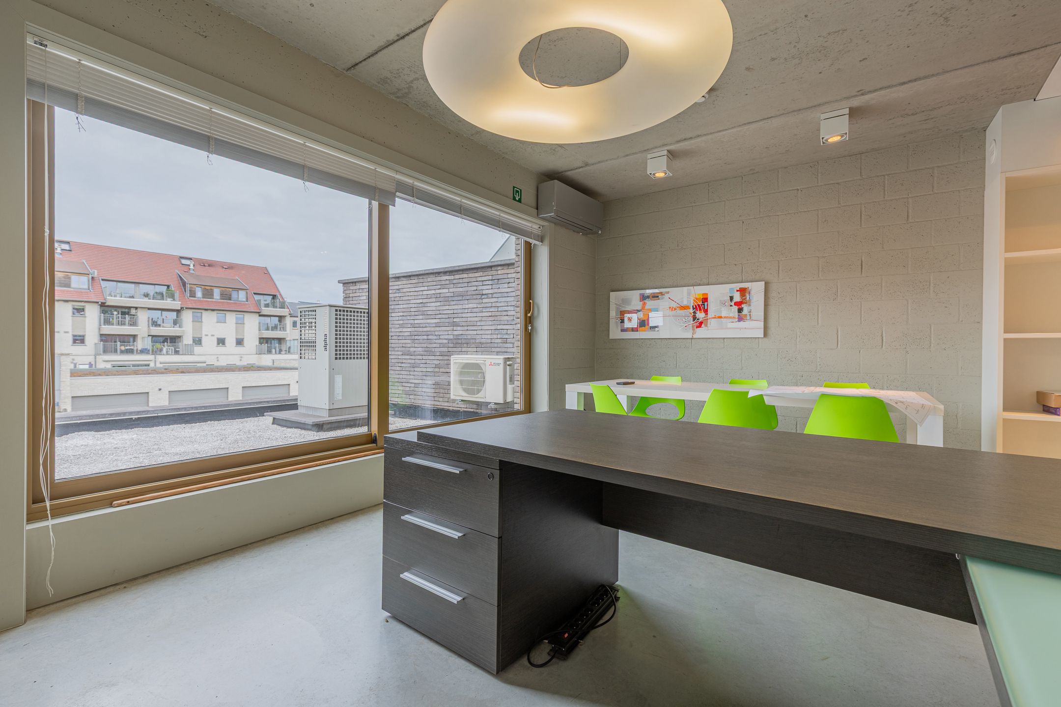 NIEUWERKERKEN - Recent gebouw met magazijn foto 18