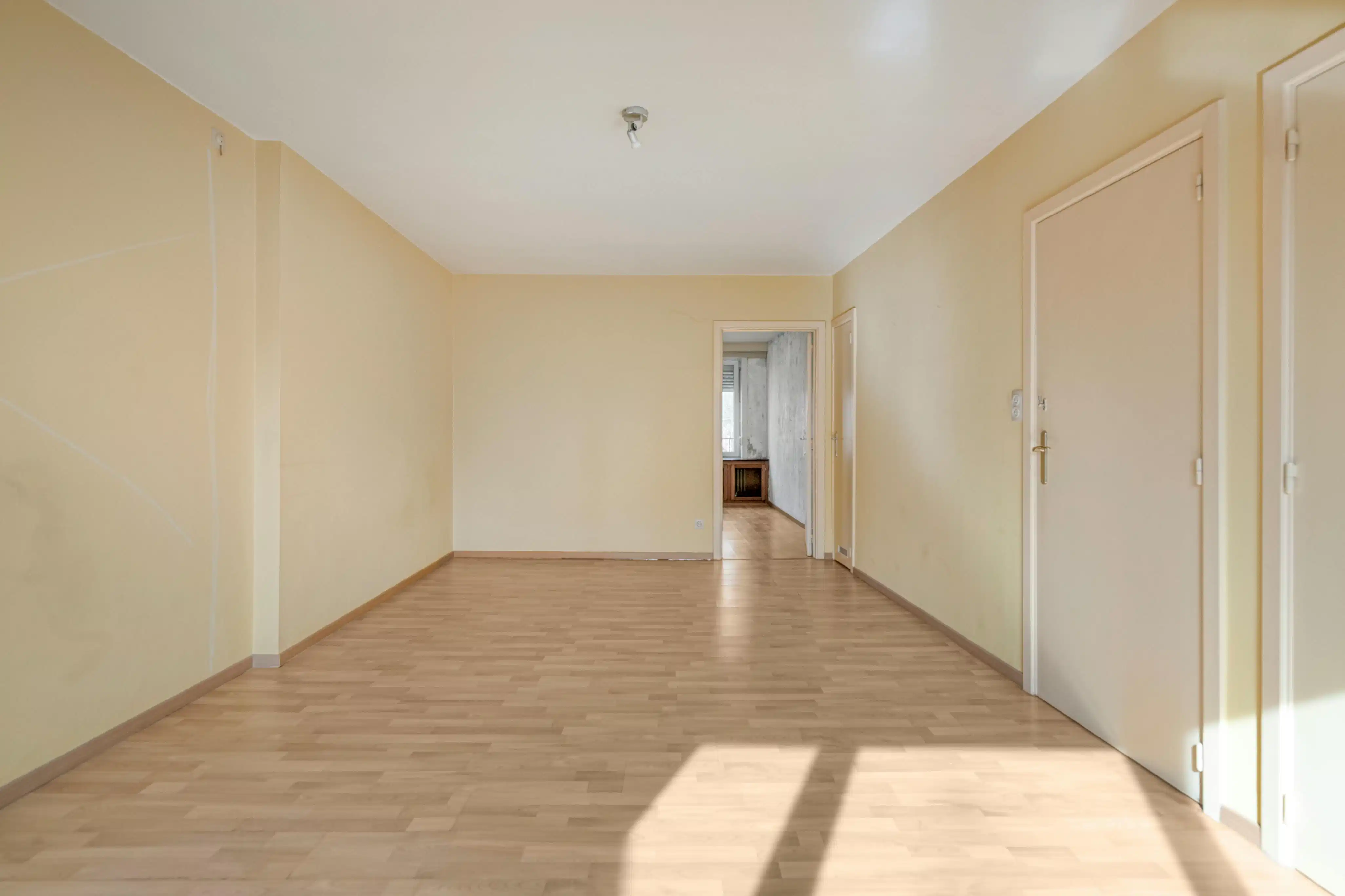 Te renoveren huis met inpandige garage (5) in hartje Brugge foto 10