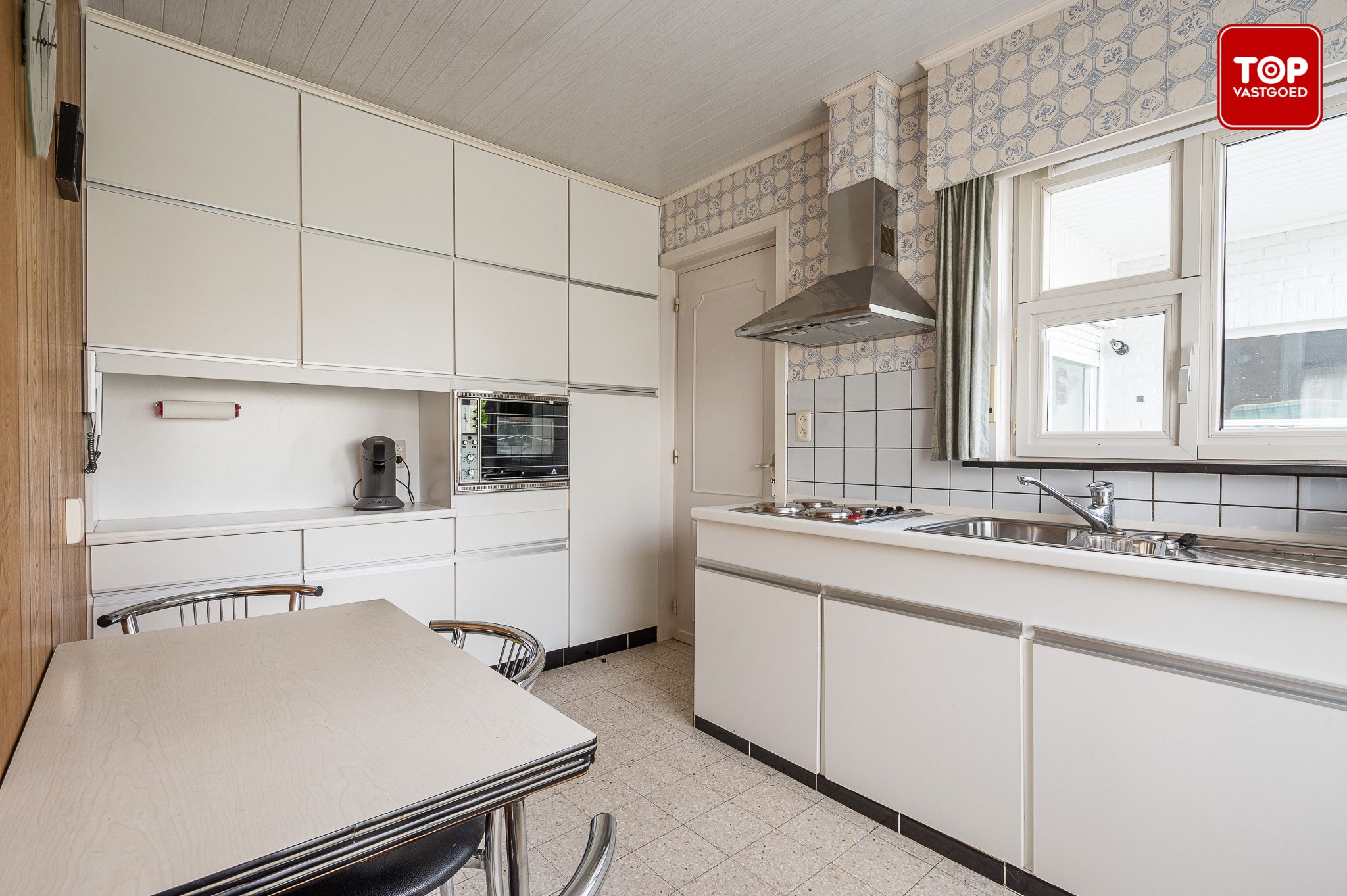 Te renoveren bungalow met enorm potentieel op een Toplocatie foto 2