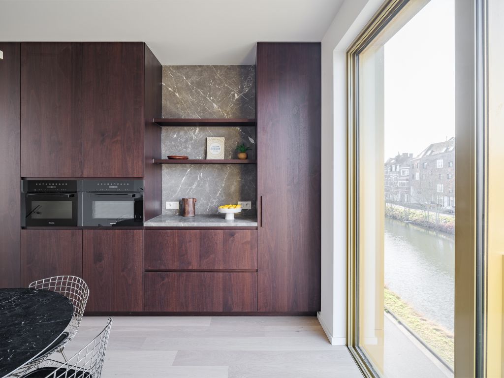 Architecturale nieuwbouw ‘townhouse’ met zicht op het water en meerdere terrassen foto 4