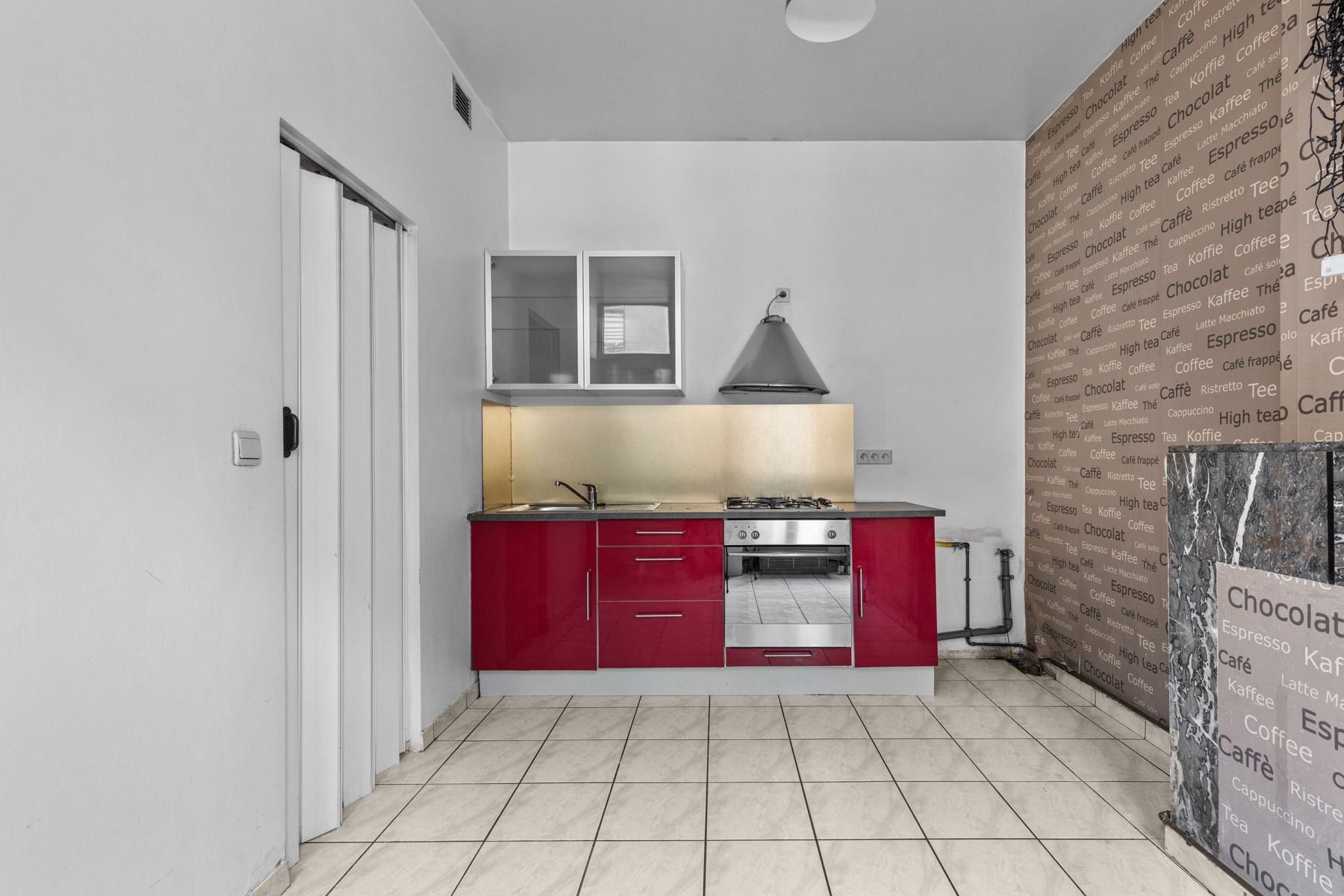 Te renoveren woning op centrale ligging foto {{pictureIndex}}