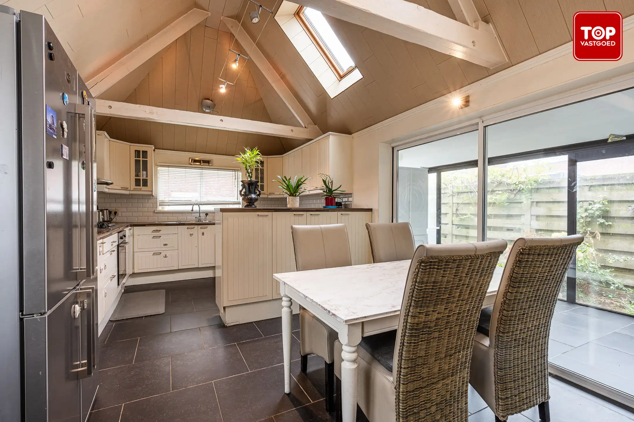 Instapklare woning met 4 slaapkamers en tuin in het hart van Sleidinge foto 7