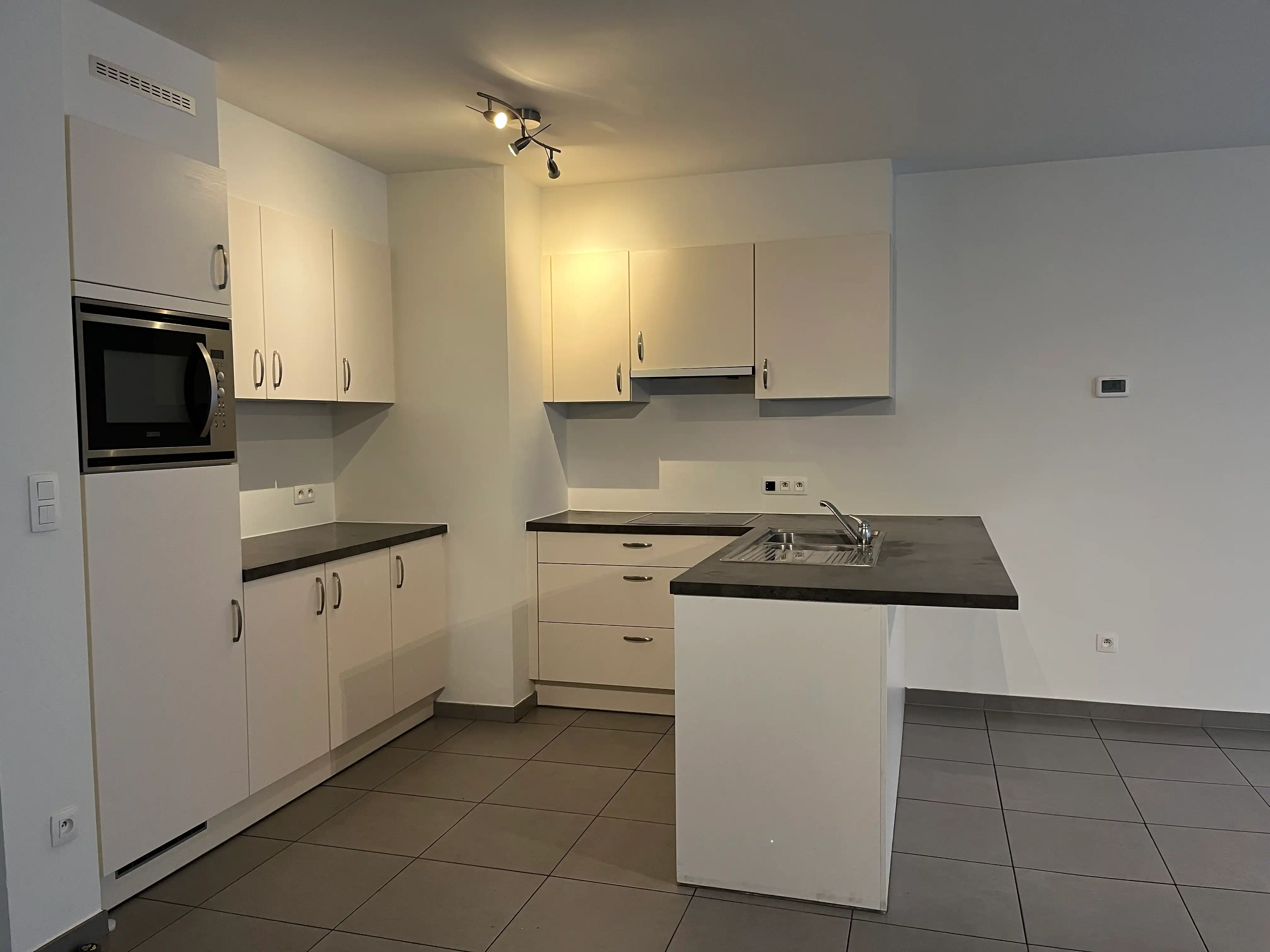 Ruim appartement met aangenaam zonneterras foto 9