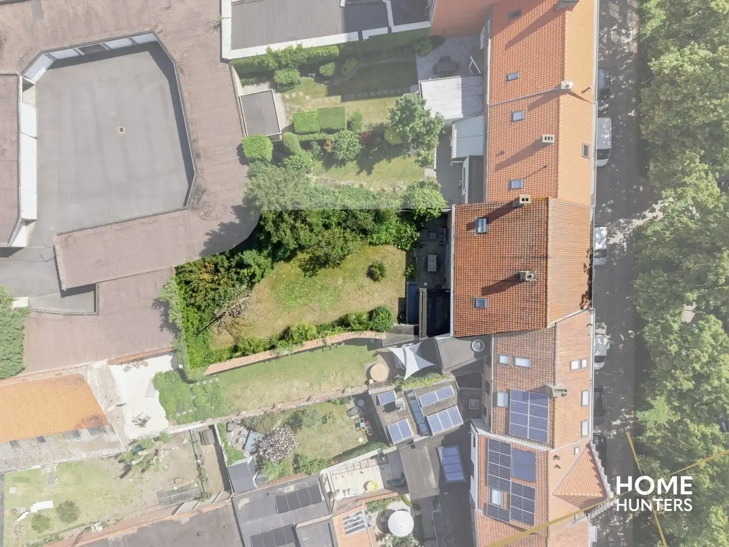 Statige stadswoning met uitzonderlijke volumes, garage en prachtige tuin in hartje Ieper foto 40