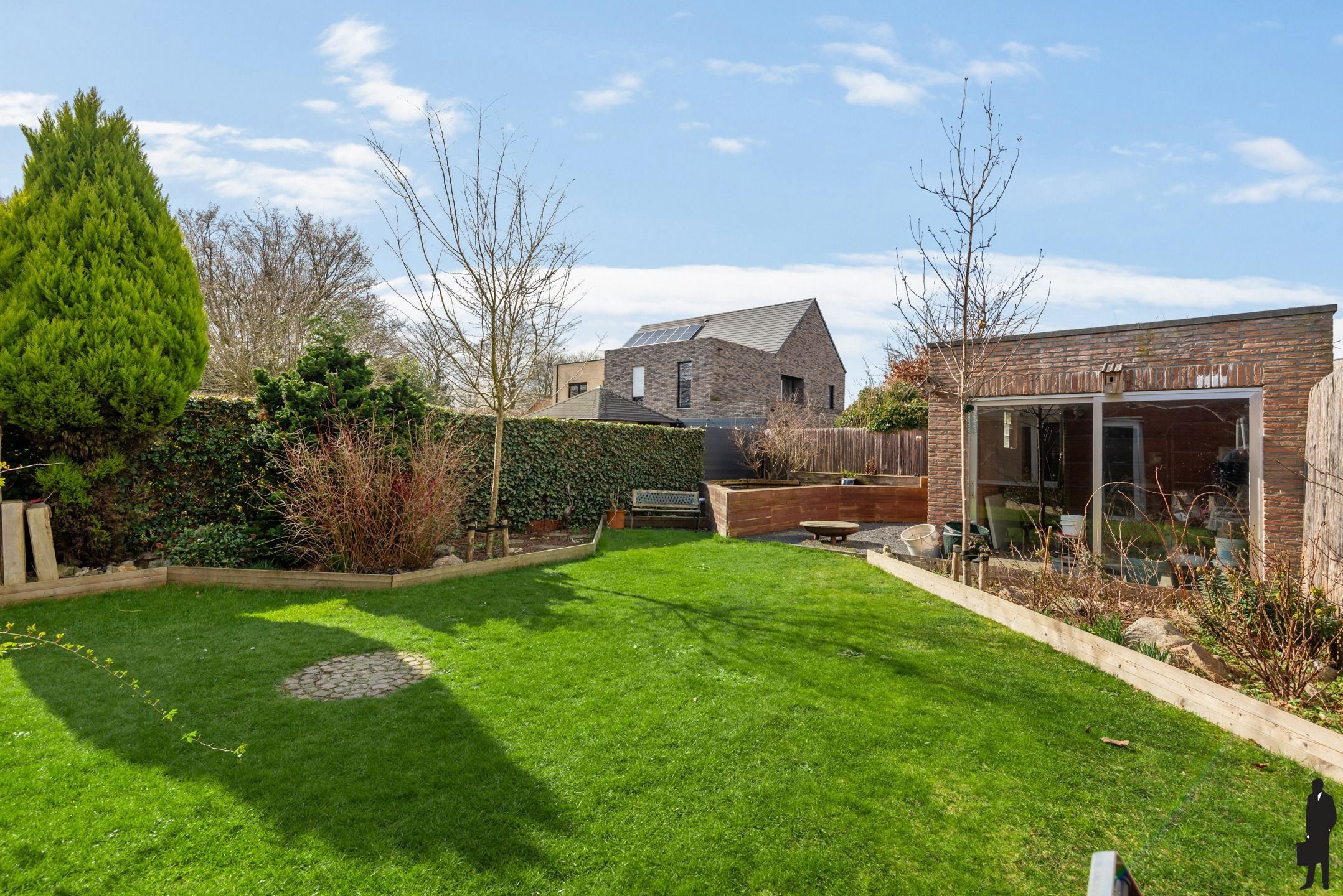 Charmante welgelegen HOB met 4 ruime slaapkamers en tuin foto {{pictureIndex}}