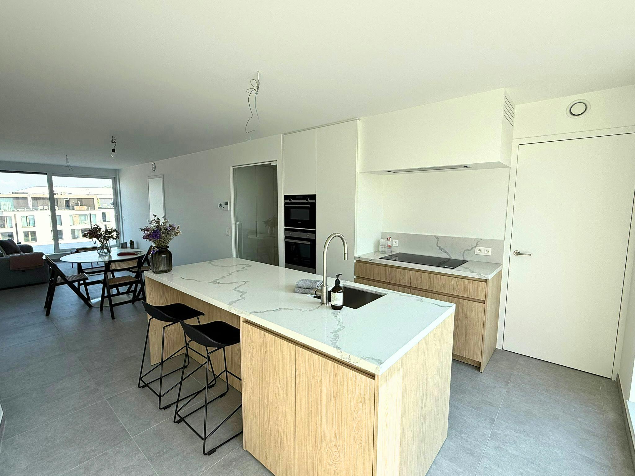 Nieuwbouwappartement te koop in centrum Waregem foto {{pictureIndex}}
