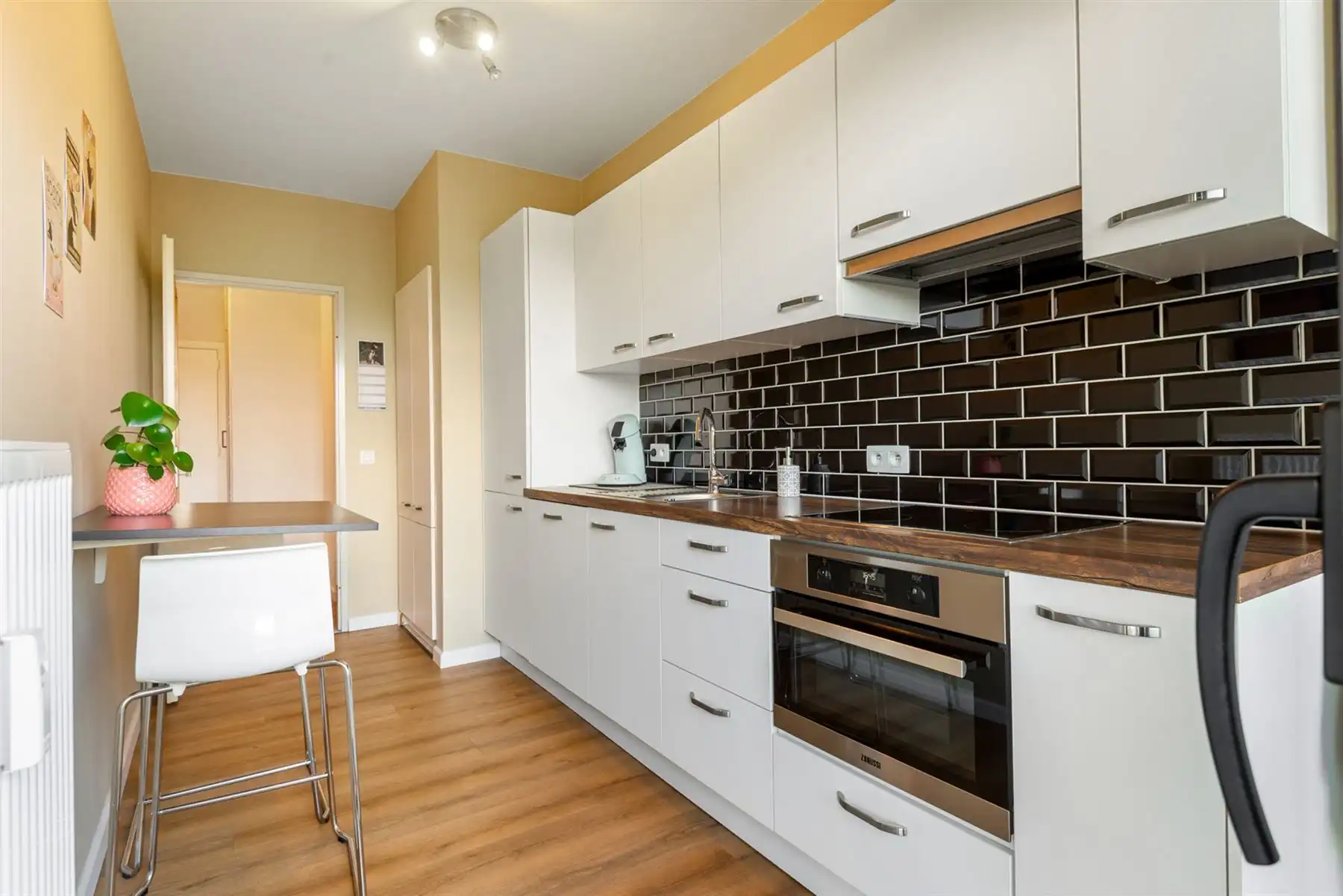 Gerenoveerd appartement met 2 slaapkamers te Merksem! foto 4