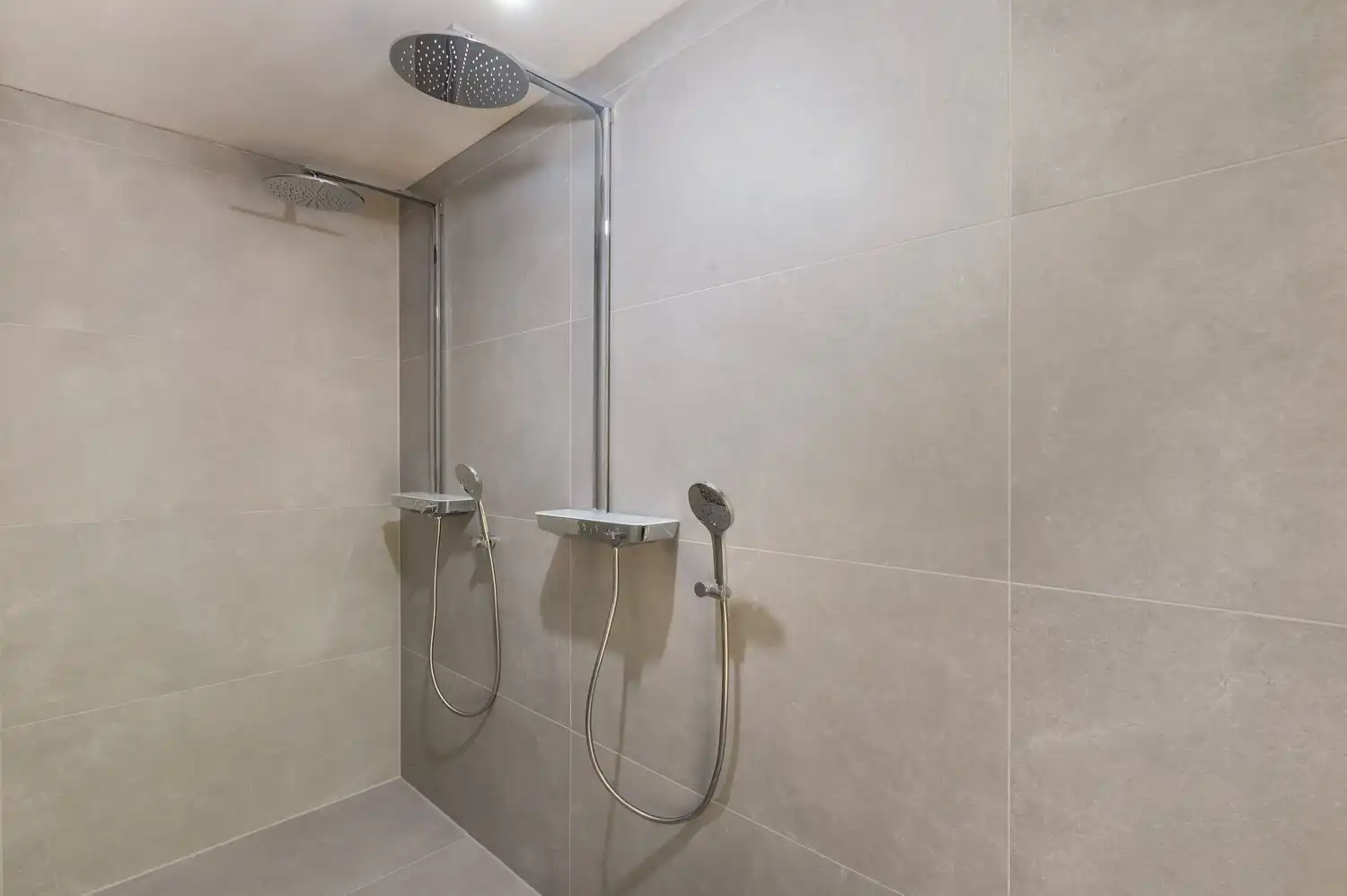 Nieuwe, energiezuinige open bebouwing in doodlopende straat. foto 33