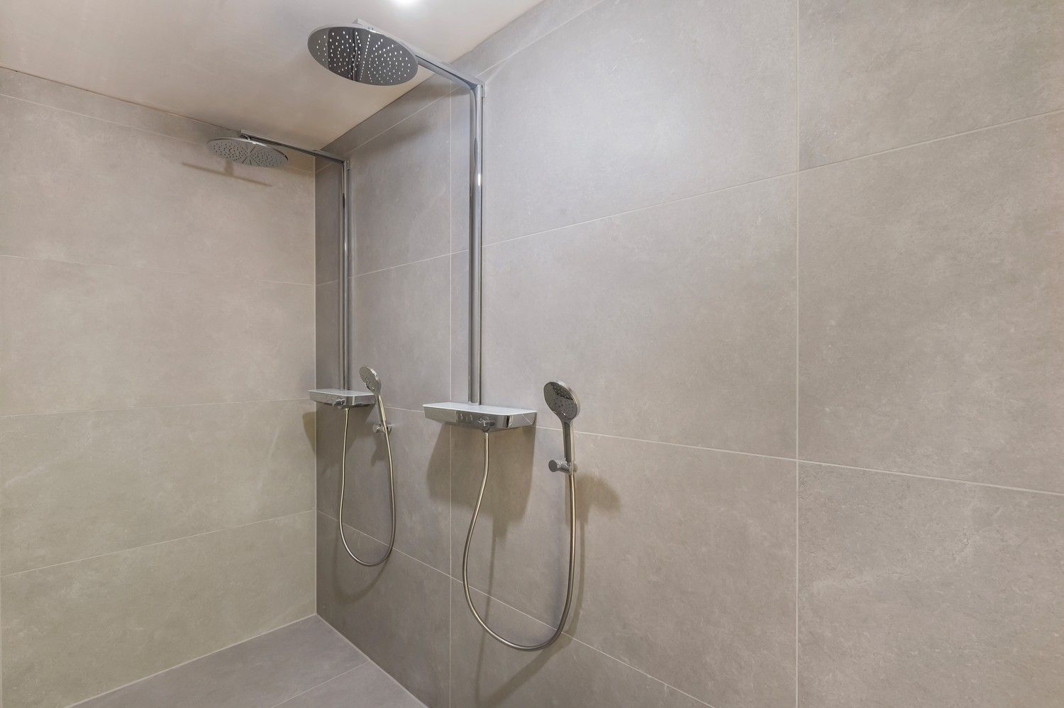 Nieuwe, energiezuinige open bebouwing in doodlopende straat. foto 29