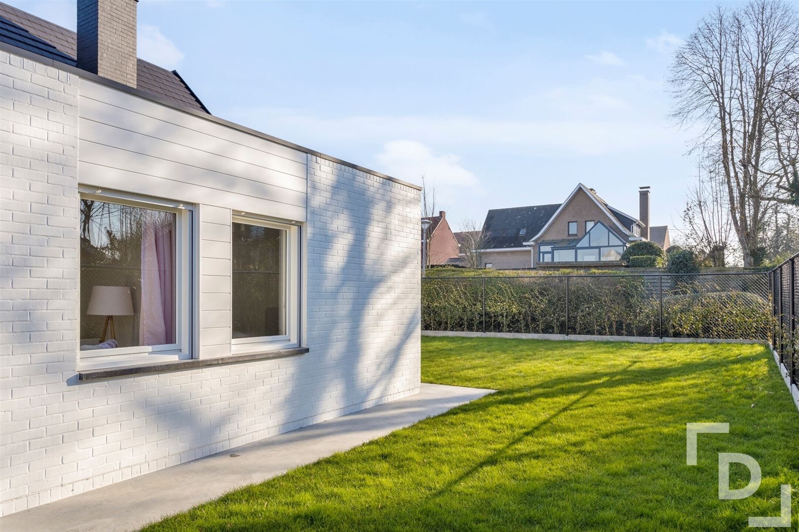 Prachtige villa aan de stadsrand foto 15
