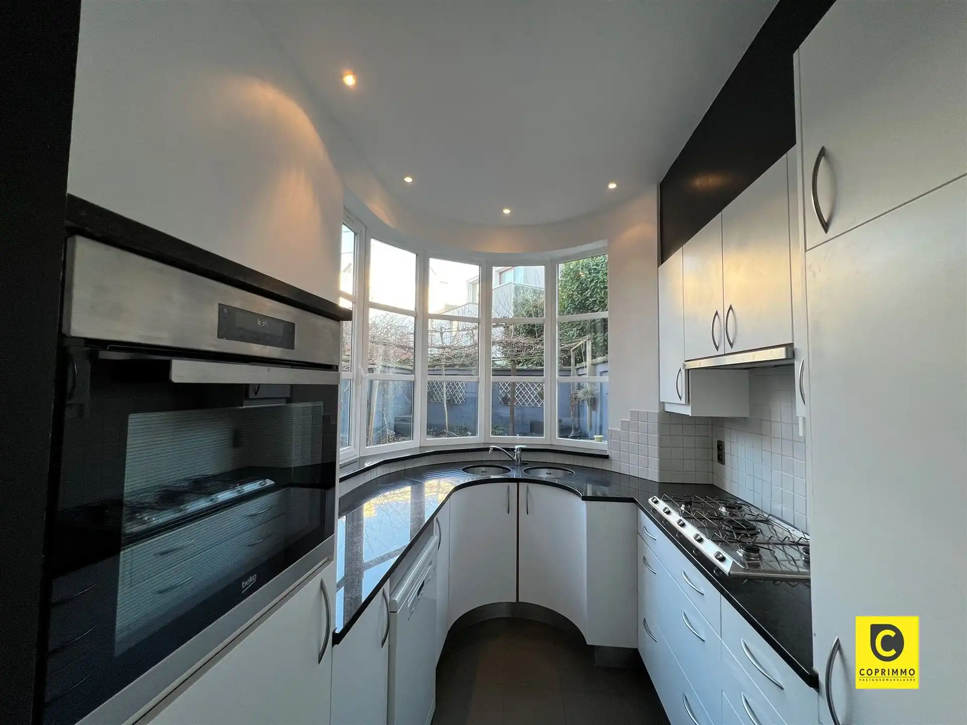 Prachtig herenhuis met 4 slpk en stadstuin op toplocatie! foto 2