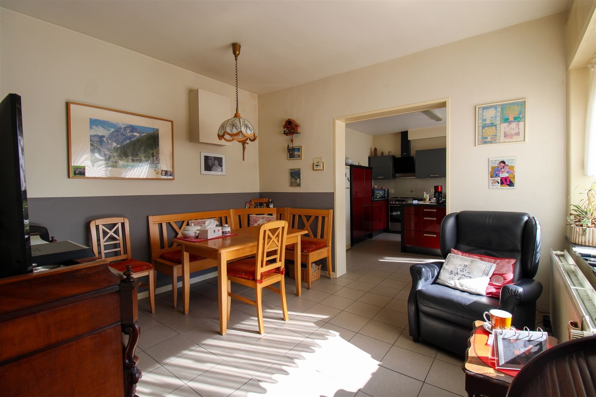 Uniek pand bestaande uit hoofdwoning en volwaardige bijbouw (momenteel verhuurd), elk met eigen busnummer, gelegen langs de Joseph Smeetslaan in Maasmechelen! foto 2