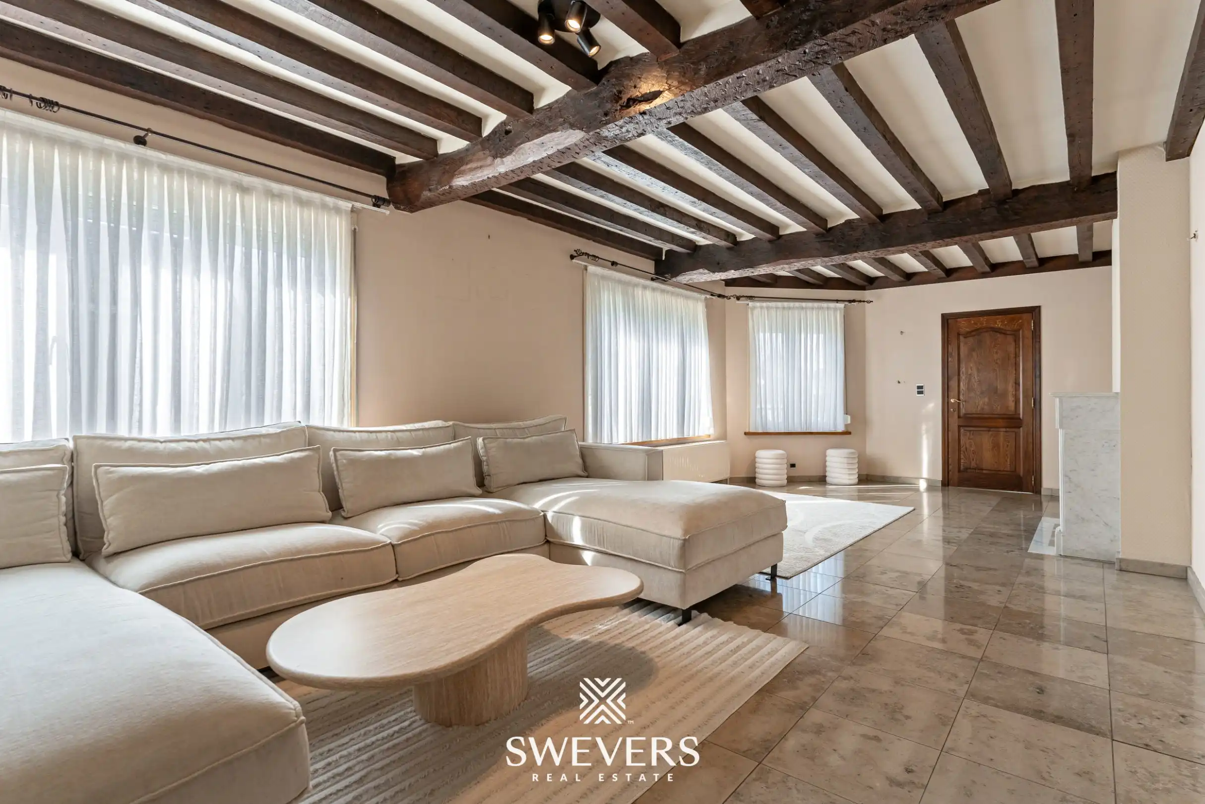 Karaktervolle gezinswoning met veel potentieel op 11a 74ca te Jesseren. foto 4