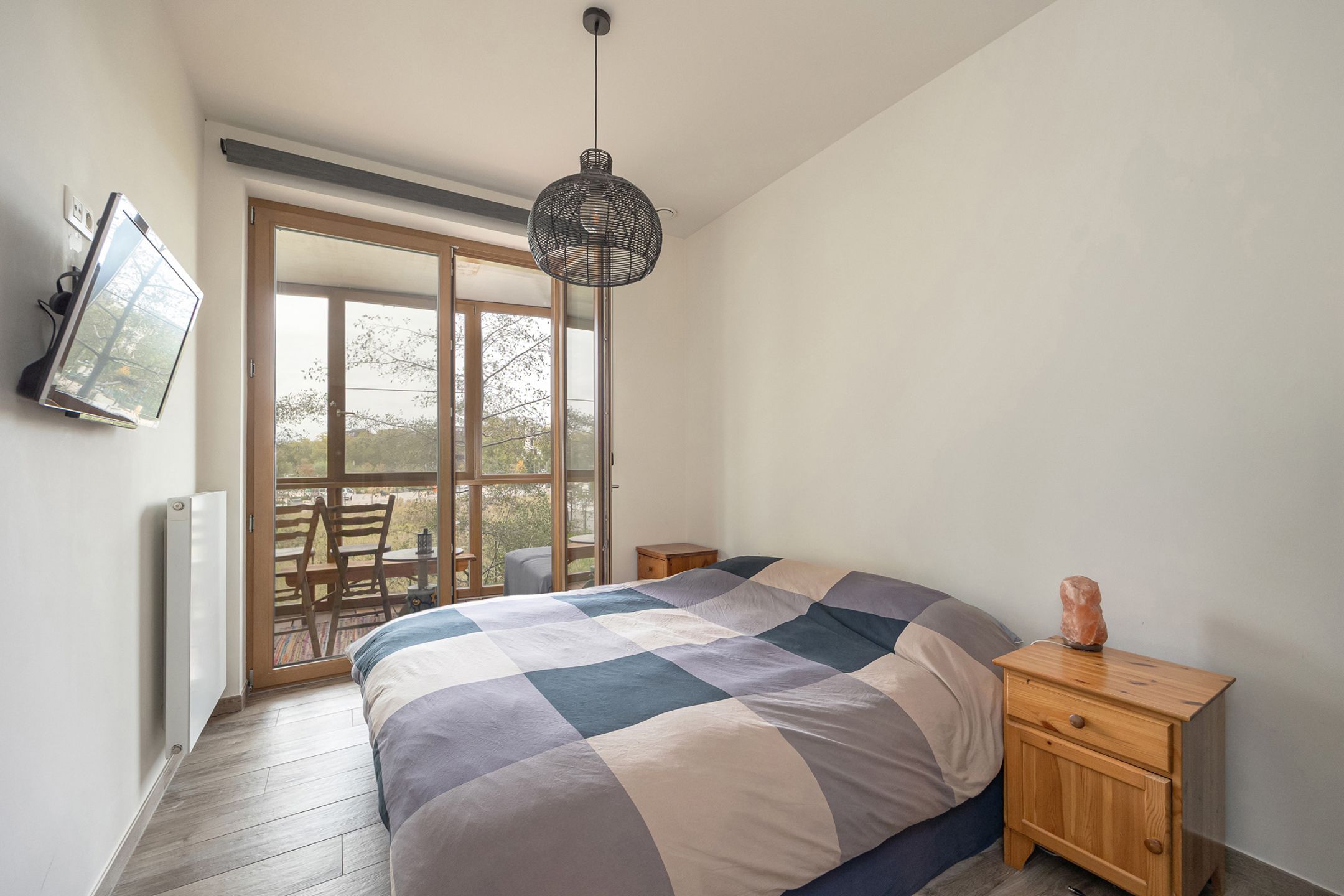 App met groot terras, kelderberging en autostaanplaats foto 10