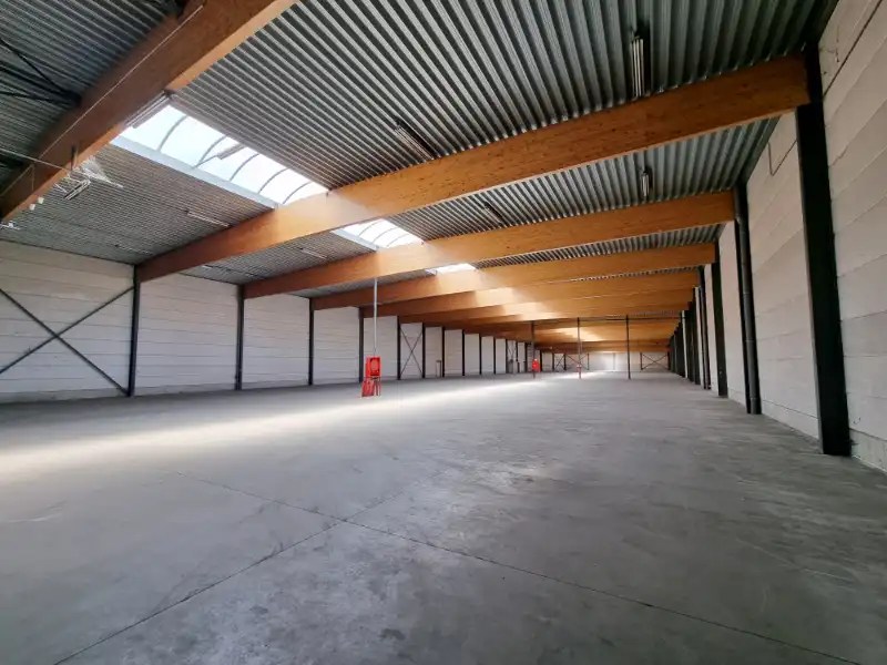 Magazijn te huur foto 4