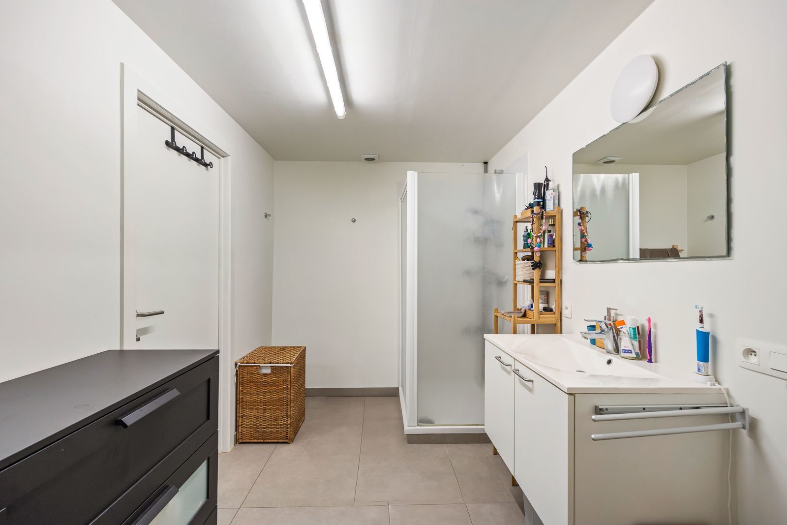 Trendy en ruim appartement met autostaanplaats en tuin in hartje Kapellen! foto 14