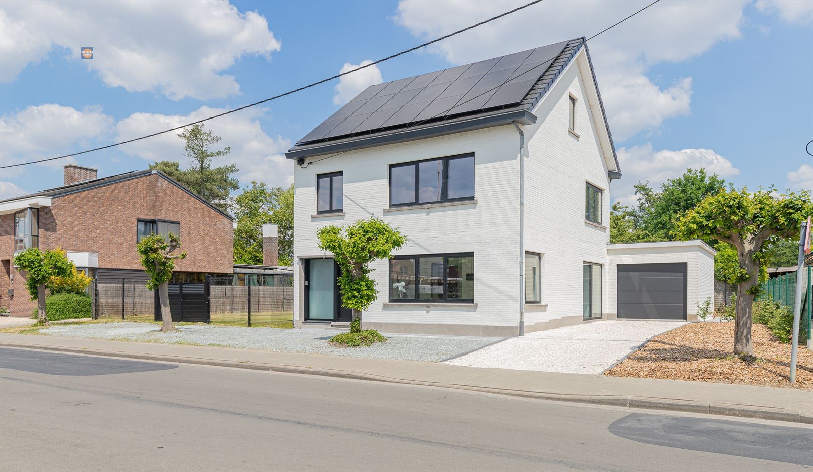 Instapklare gezinswoning met garage in hartje Sint-Amands! foto {{pictureIndex}}