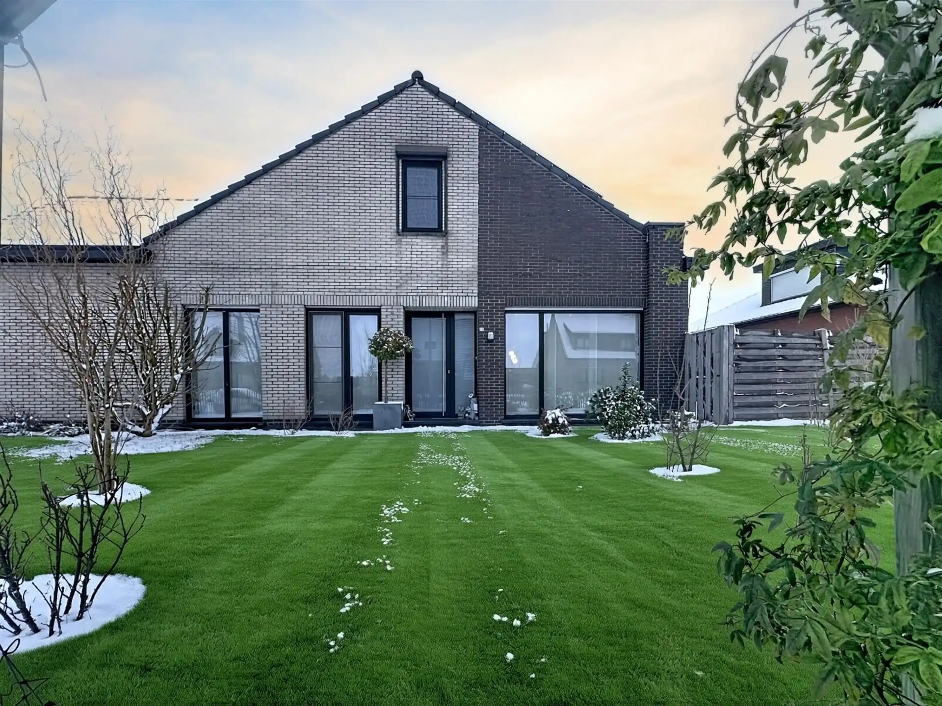 Ruime open bebouwing met 5 slaapkamers op perceel van 751m²  foto 10