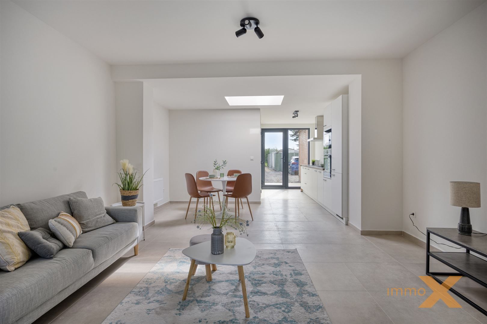 GERENOVEERDE KNUSSE WONING MET LEUKE TUIN foto 3
