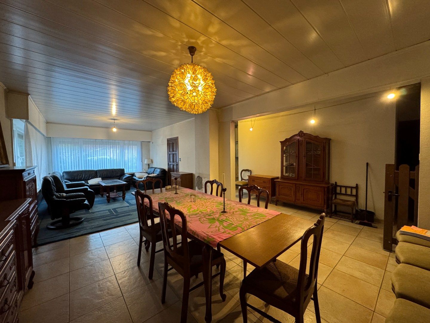 Zeer ruime 4-gevelwoning met achterliggend landgebouw gelegen op een mooi perceel van +/- 5952 m² ! foto 2