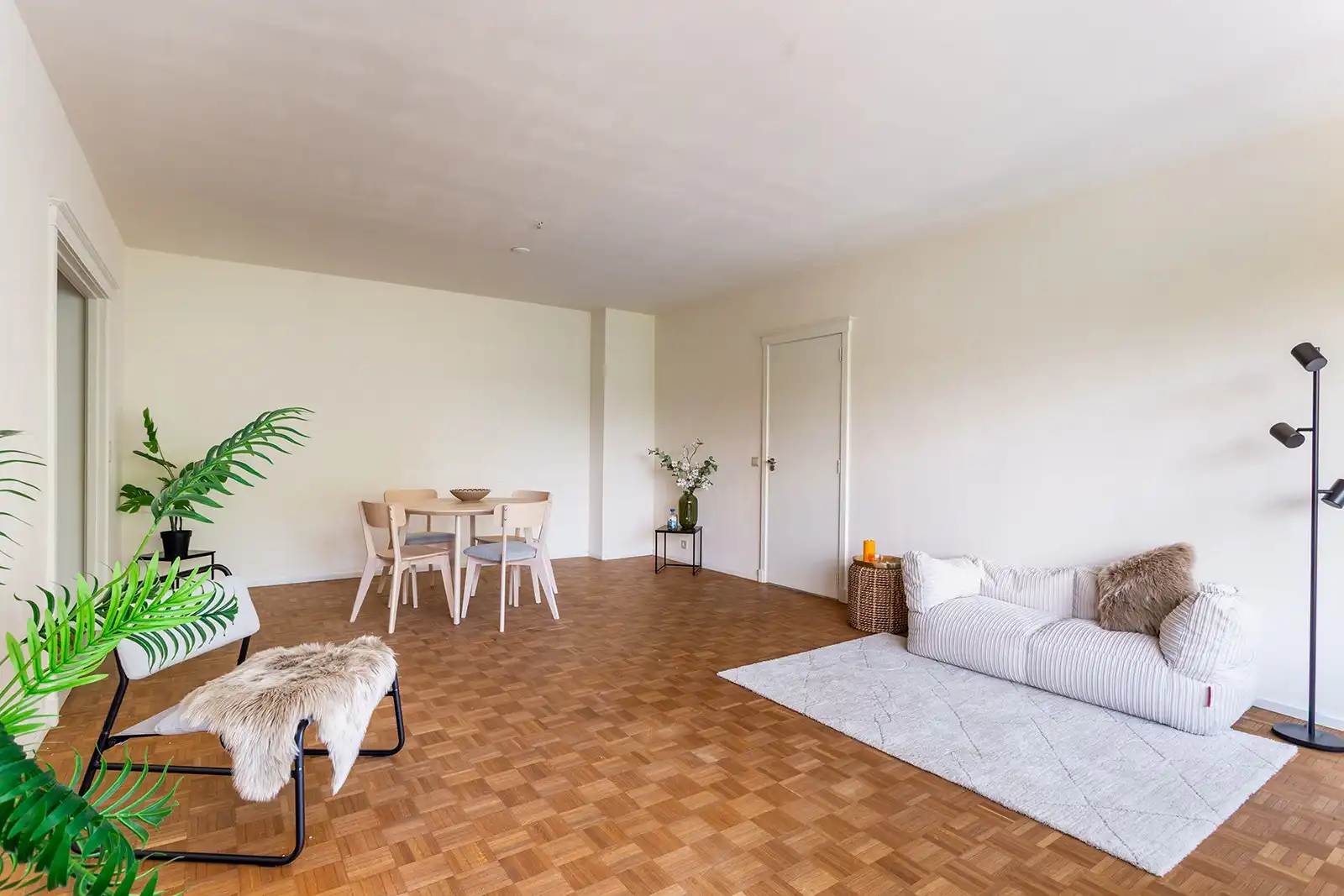 Ruim appartement met 4 slaapkamers, 2 badkamers en terras foto 5