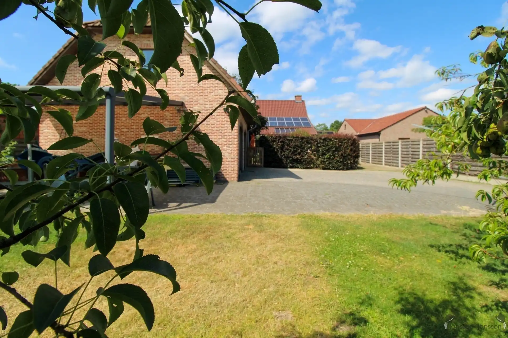Ruime villa op perceel van 1000m², ideaal voor zelfstandige activiteit foto 29