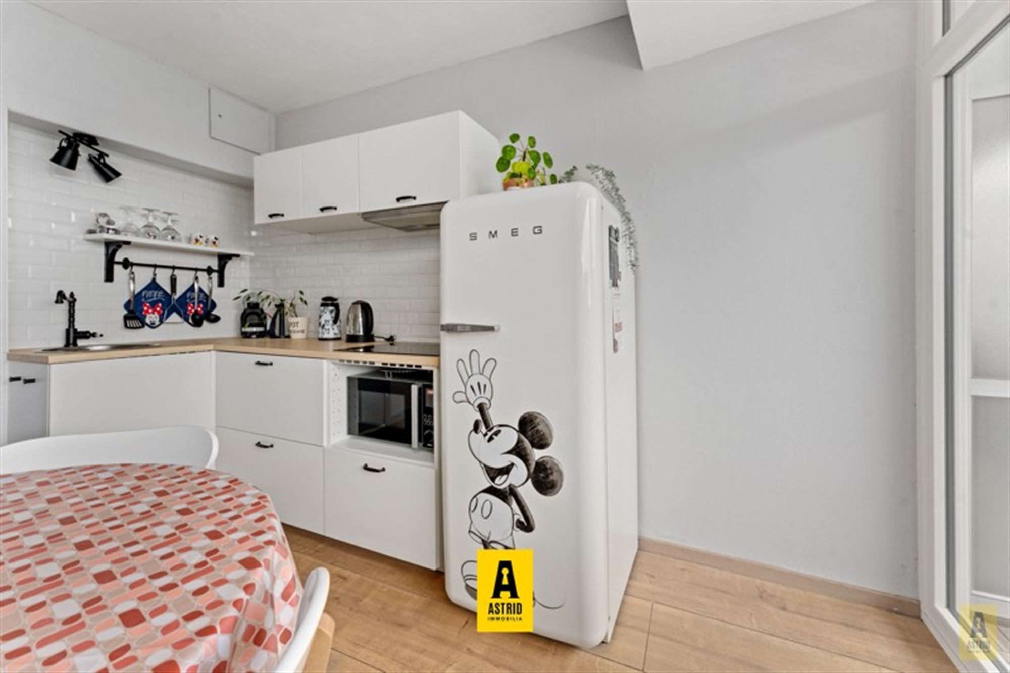 Instapklaar (gerenoveerd) lichtrijk appartement met terras in groen domein! foto 8