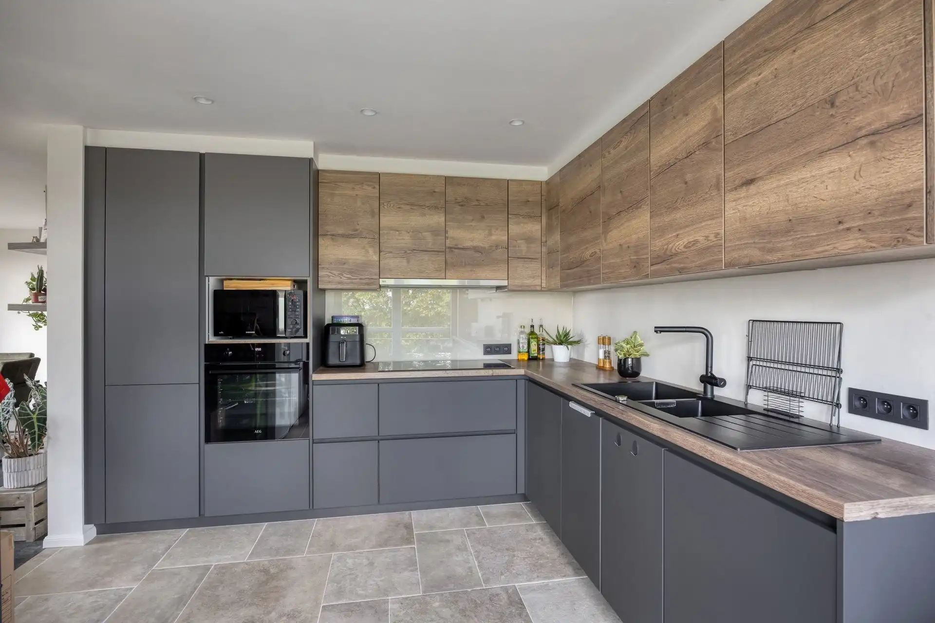 Zeer ruim, instapklaar appartement op een goede locatie foto 11