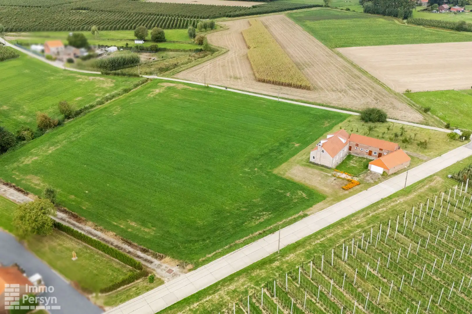 Unieke open bebouwing in hoevestijl op een uitgestrekt domein foto 3