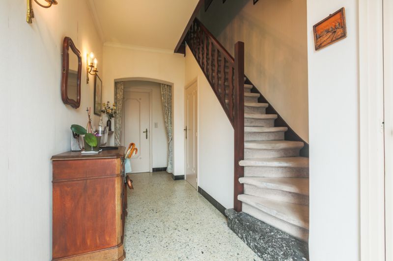 Lichtrijke, te moderniseren woning op 480m² op een steenworp van de Gavers... foto 2