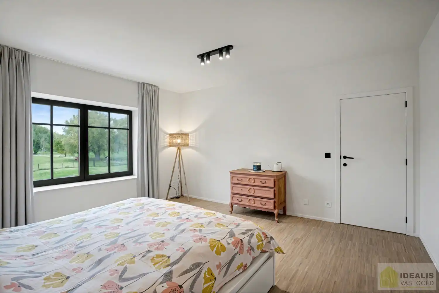 IDEALIS VASTGOED - EEN BIJZONDER HUIS, EEN BIJZONDERE LOCATIE, EEN UNIEKE KANS OM TE WONEN IN EEN AUTHENTIEK LANDHUIS MET EEN PRACHTIGE INRICHTING EN EEN HOOGWAARDDIGE AFWERKINGSGRAAD! foto 47