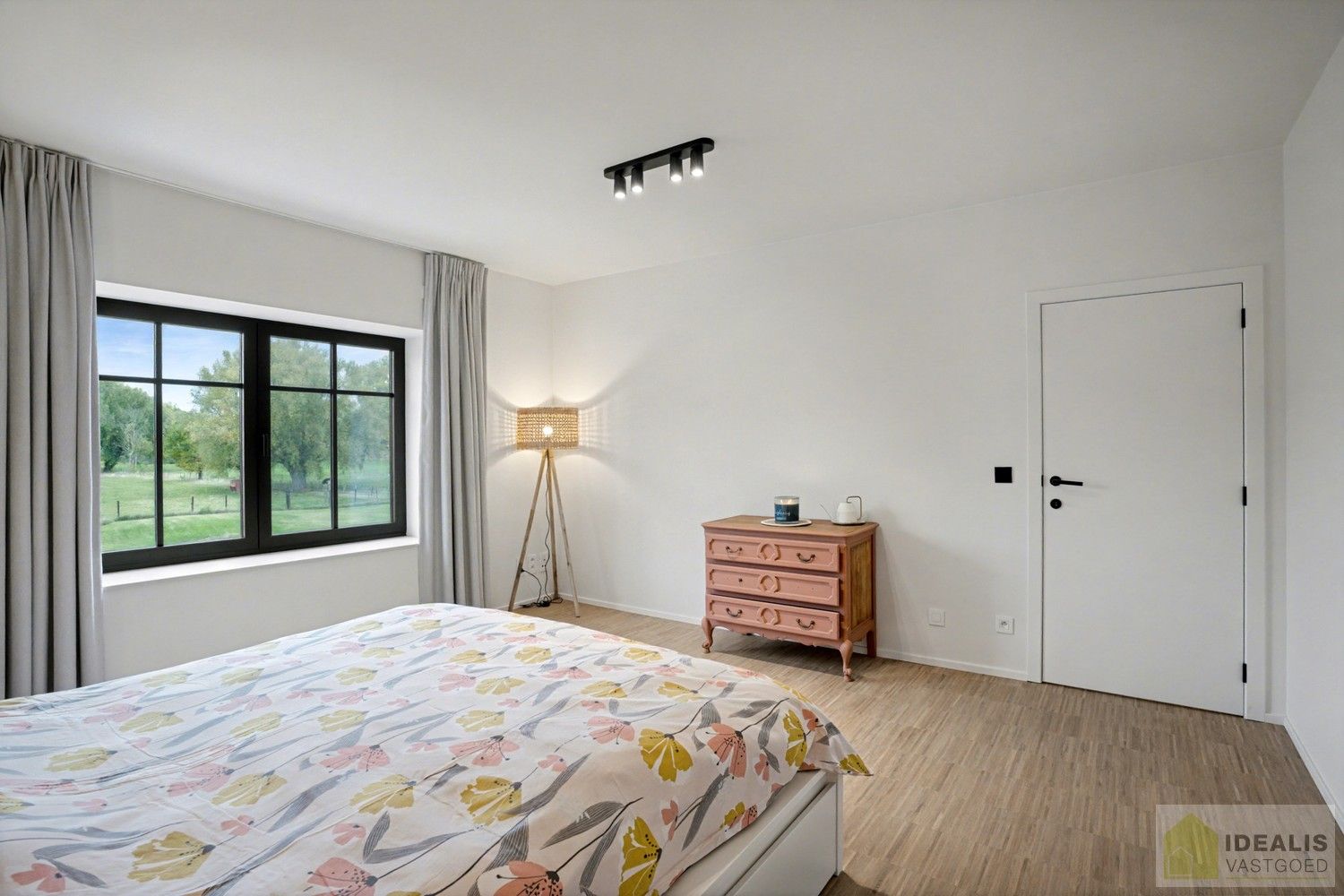 IDEALIS VASTGOED - EEN BIJZONDER HUIS, EEN BIJZONDERE LOCATIE, EEN UNIEKE KANS OM TE WONEN IN EEN AUTHENTIEK LANDHUIS MET EEN PRACHTIGE INRICHTING EN EEN HOOGWAARDDIGE AFWERKINGSGRAAD! foto 47