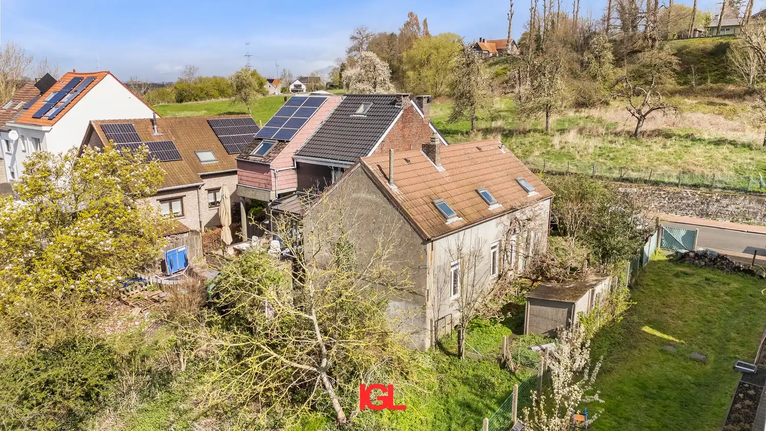 Te renoveren woning met grote tuin foto 3