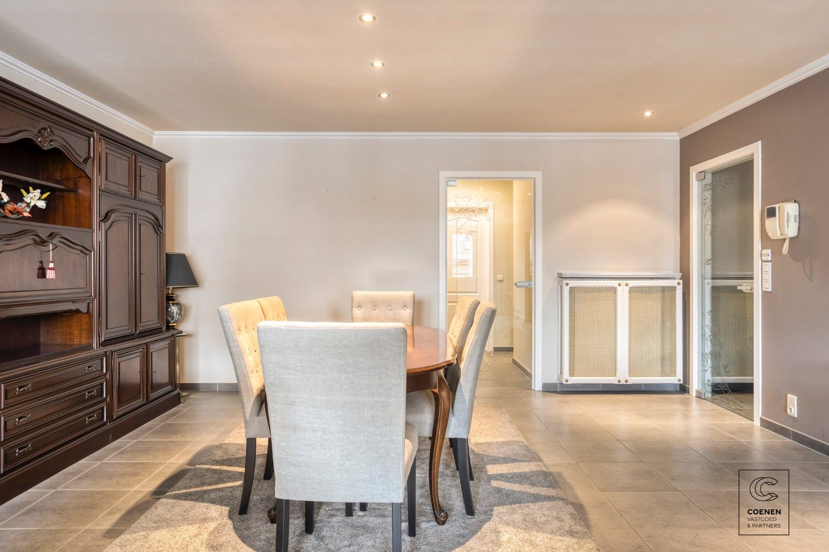 Instapklaar appartement van 124 m², 3 slpk's en terras op een toplocatie te Kontich! foto 4