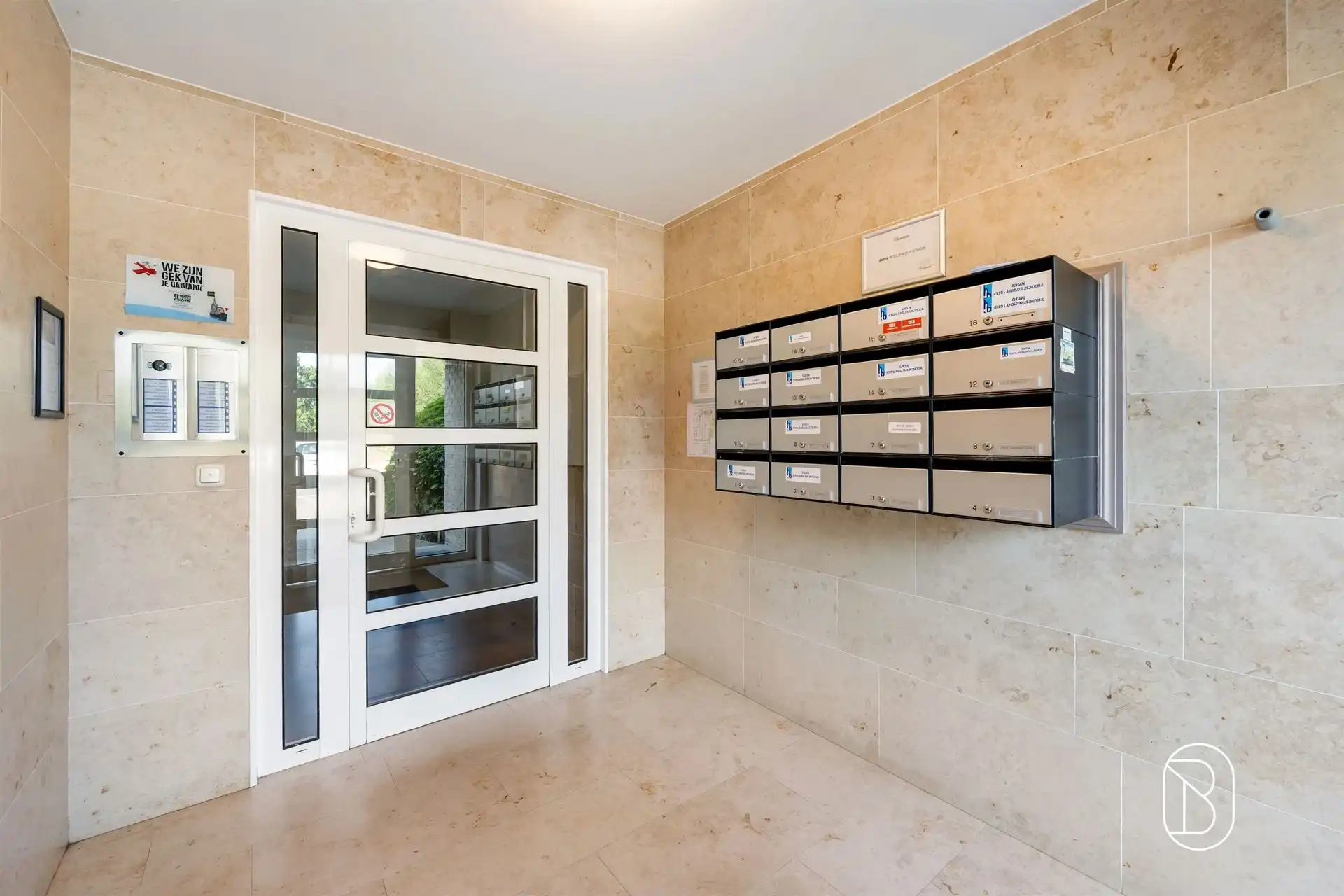 Instapklaar vernieuwd appartement nabij de Gavers foto 15