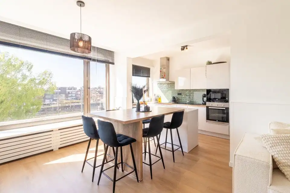 Instapklaar appartement met 3 slaapkamers en ruim terras foto 2