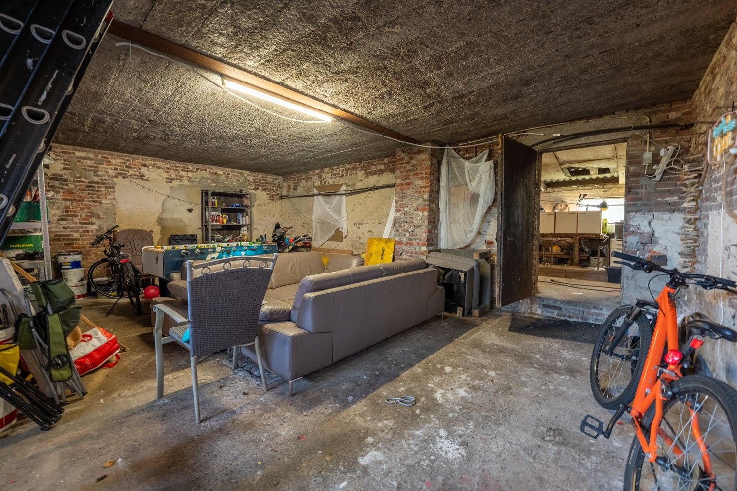 Charmante gerenoveerde woning met aanpalende schuur en 3 aparte bijgebouwen op 28a49 in Achel foto 23