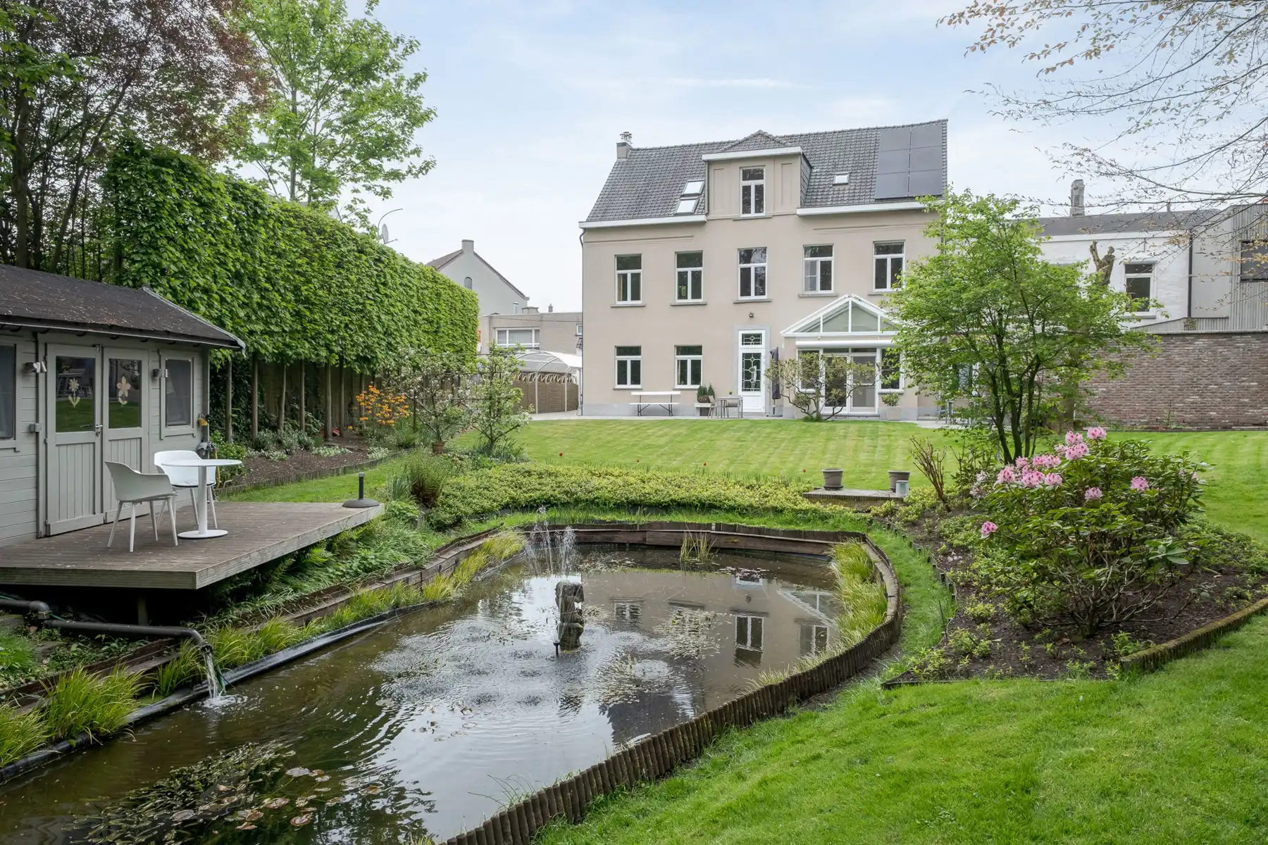 Uniek gerestaureerde herenhuis met parktuin foto {{pictureIndex}}