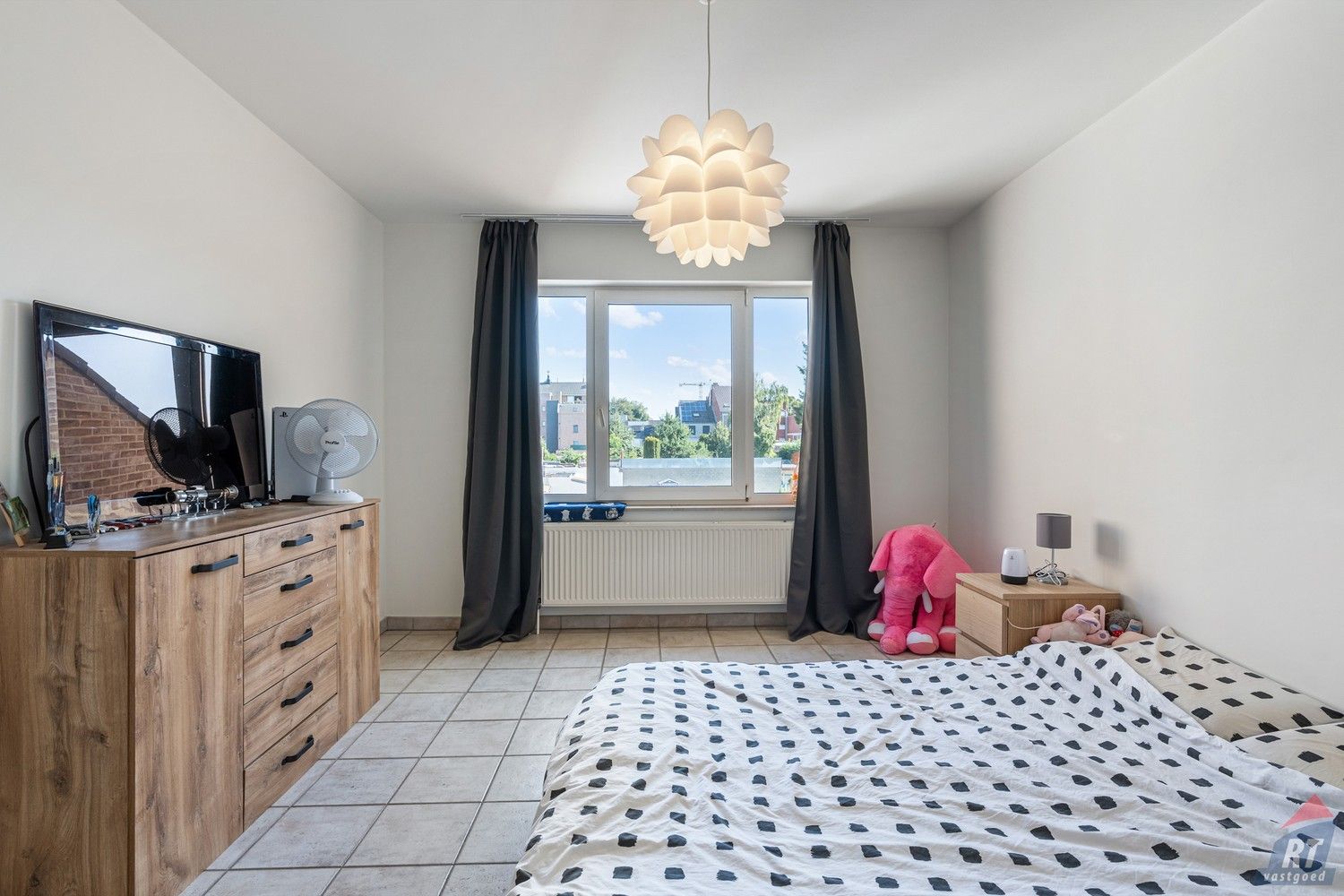 Lichtrijk en energiezuinig 2-slaapkamerappartement met terras in hartje Sint-Truiden foto 5