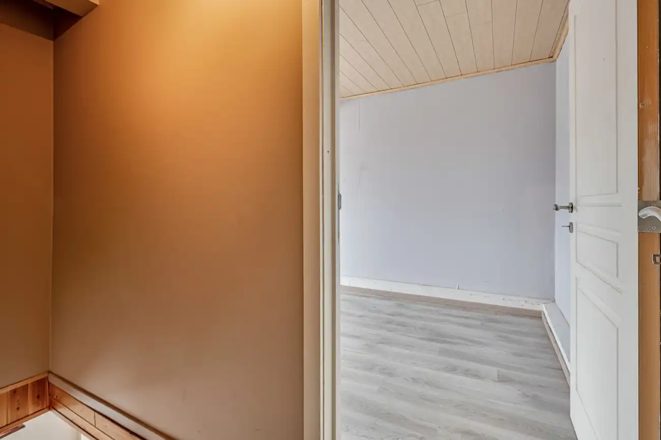 Ideale halfopen starterswoning (met twee autostaanplaatsen vóór de woning) op wandelafstand van het centrum van het vernieuwde Zeveneken! foto 11