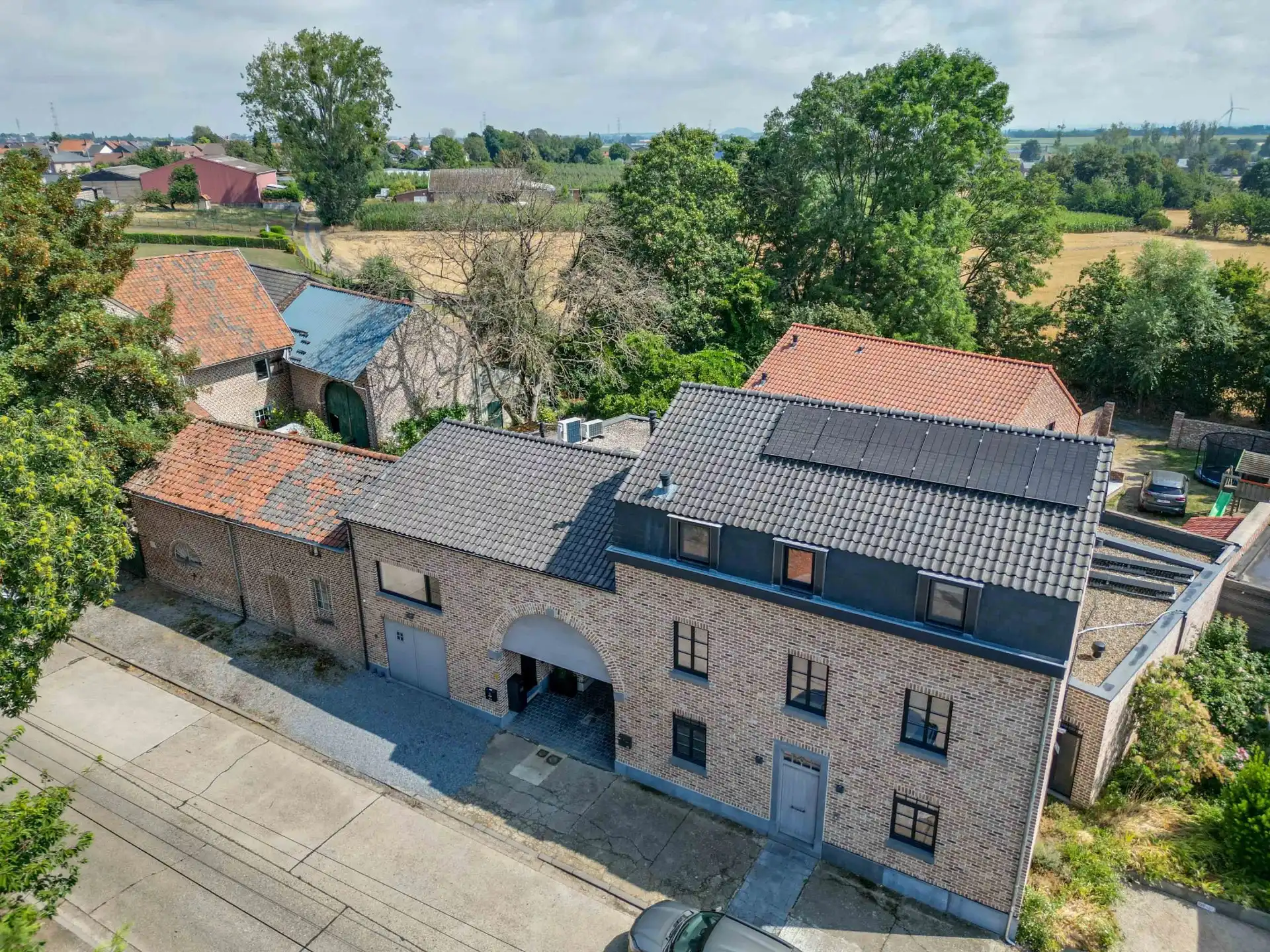 Gerenoveerde gezinswoning met 3 ruime slaapkamers foto 2
