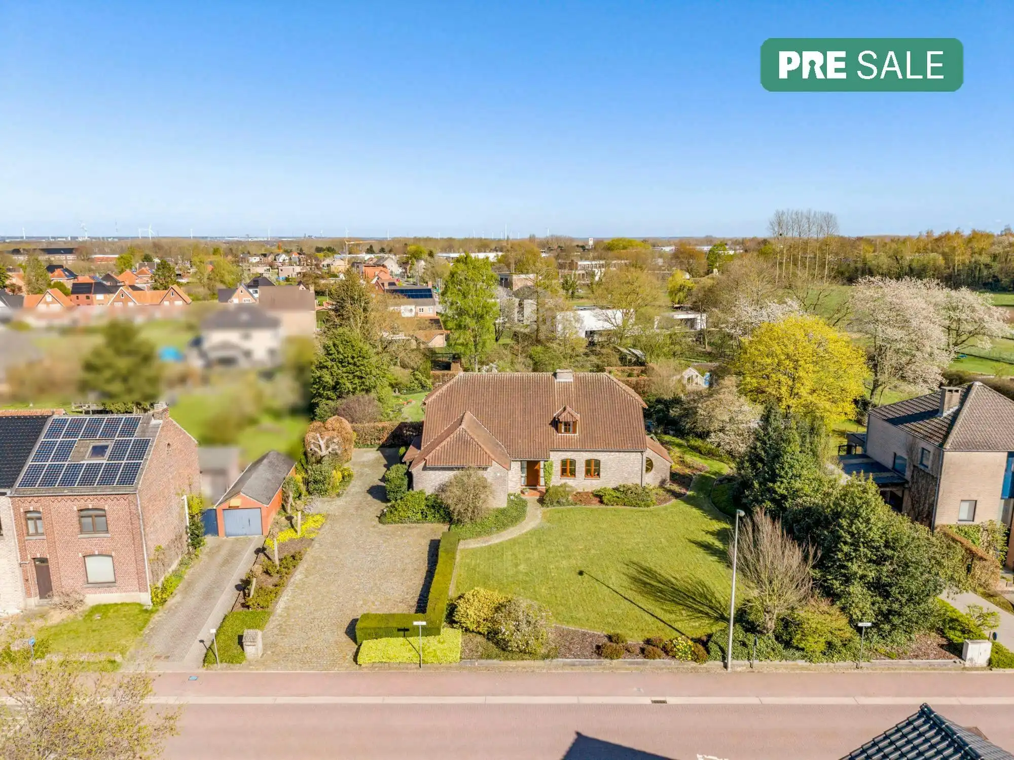 Ruime gezinswoning met praktijkruimte, 5 slaapkamers op 36a57ca centrum Diepenbeek foto {{pictureIndex}}