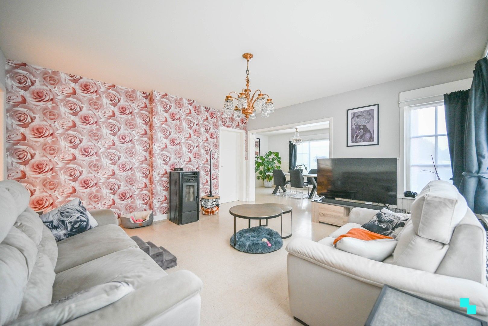 Ruime, gerenoveerde woning nabij centrum Oostrozebeke foto 4