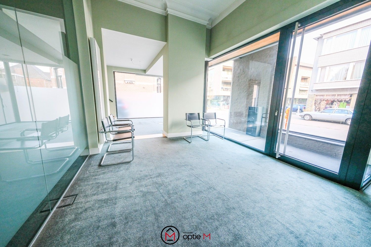 Ruim en authentiek kantoorgebouw op toplocatie in Bilzen foto 6
