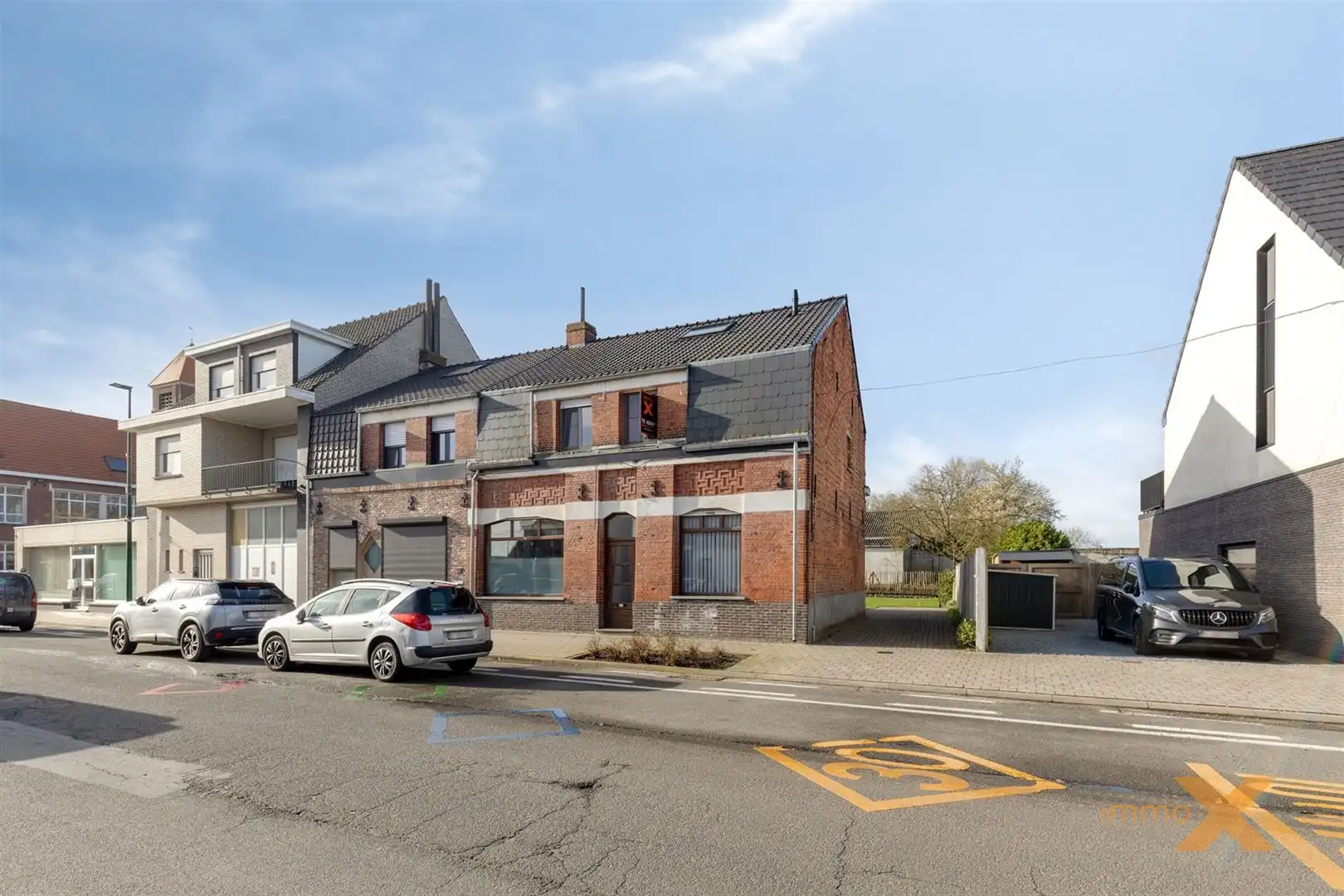 CHARMANTE GEZINSWONING MET AUTHENTIEKE GEVEL foto 3