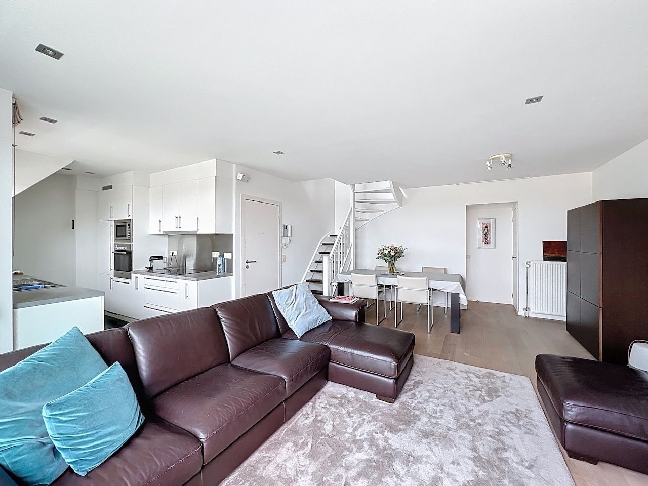 Duplex dakappartement met twee slaapkamers en een mooi, zuidgericht terras – Graaf d'Ursellaan foto 8