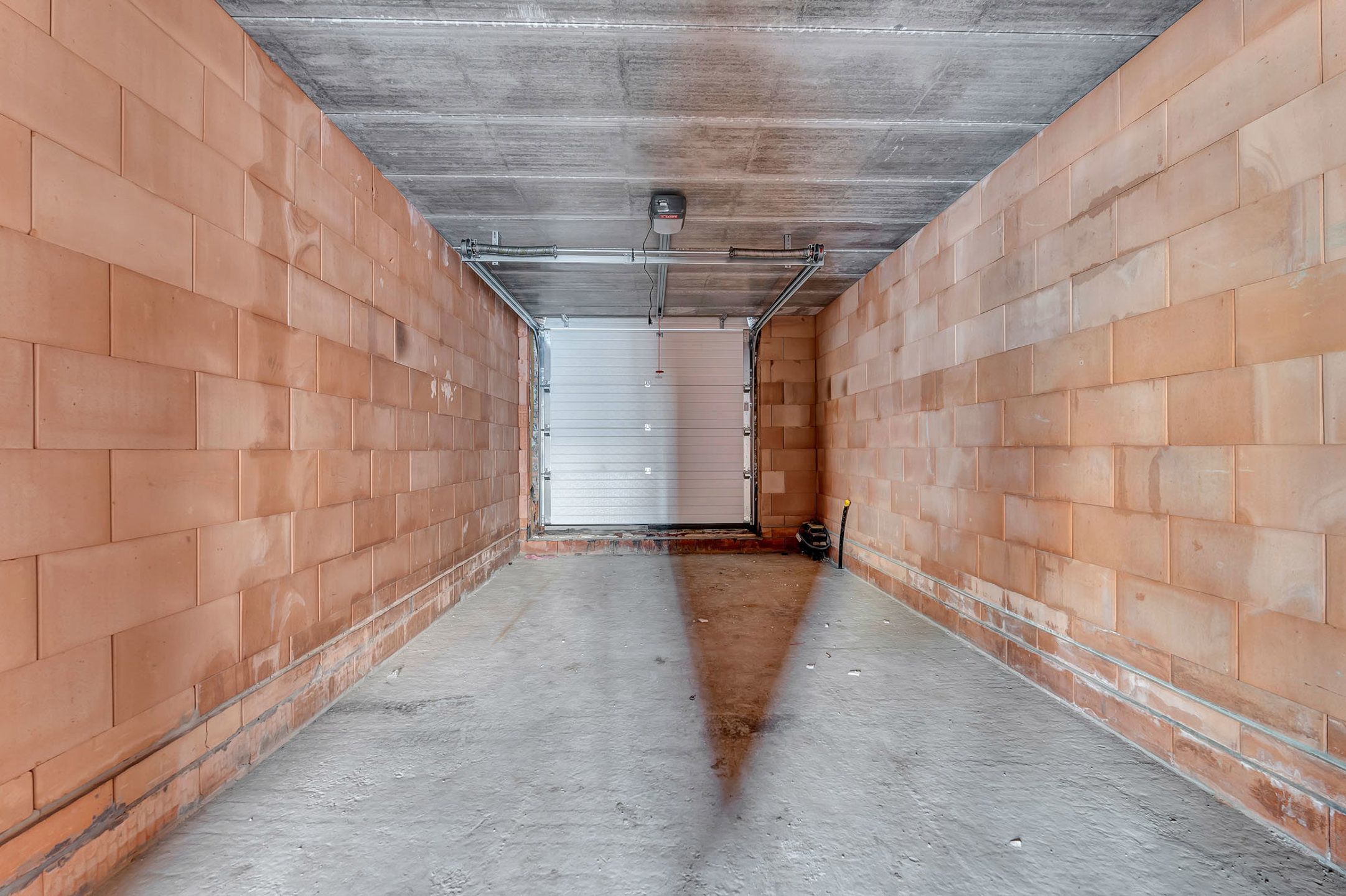 Halfopen bebouwing met drie slaapkamers en garage foto 12