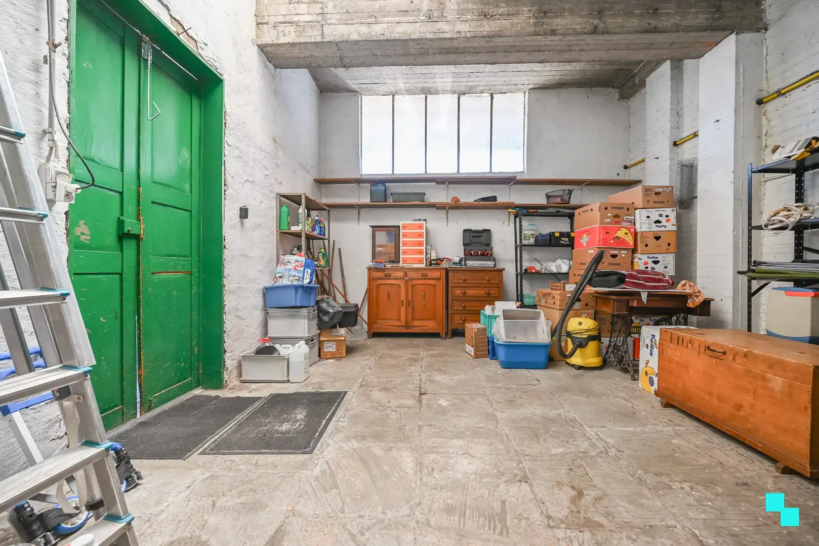 Zeer ruime woning met naastliggend interessant perceel te Izegem foto 18